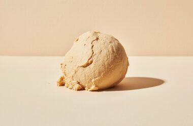 Natürliche Sheabutter aus den Nüssen des Karitébaums